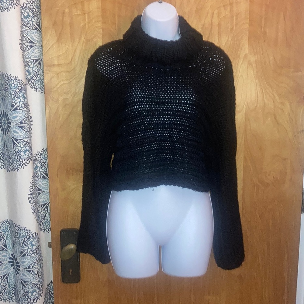Relais Black Cropped Sweater Size Small